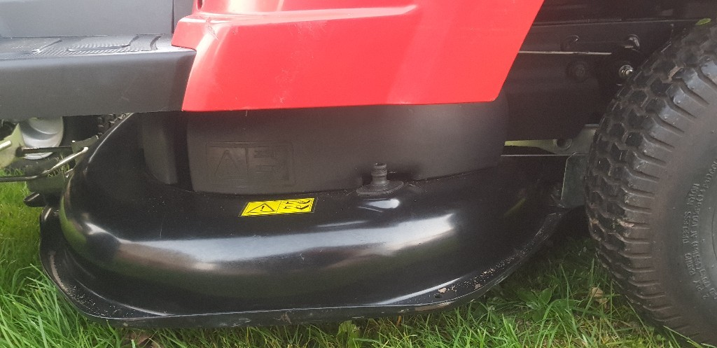 چمن زن تراکتوری XE 966HDB