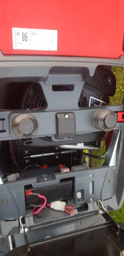 چمن زن تراکتوری XE 966HDB